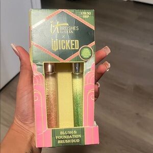 Ulta Beauty Wicked Blush & Foundation Brush Duo - Gold and Green